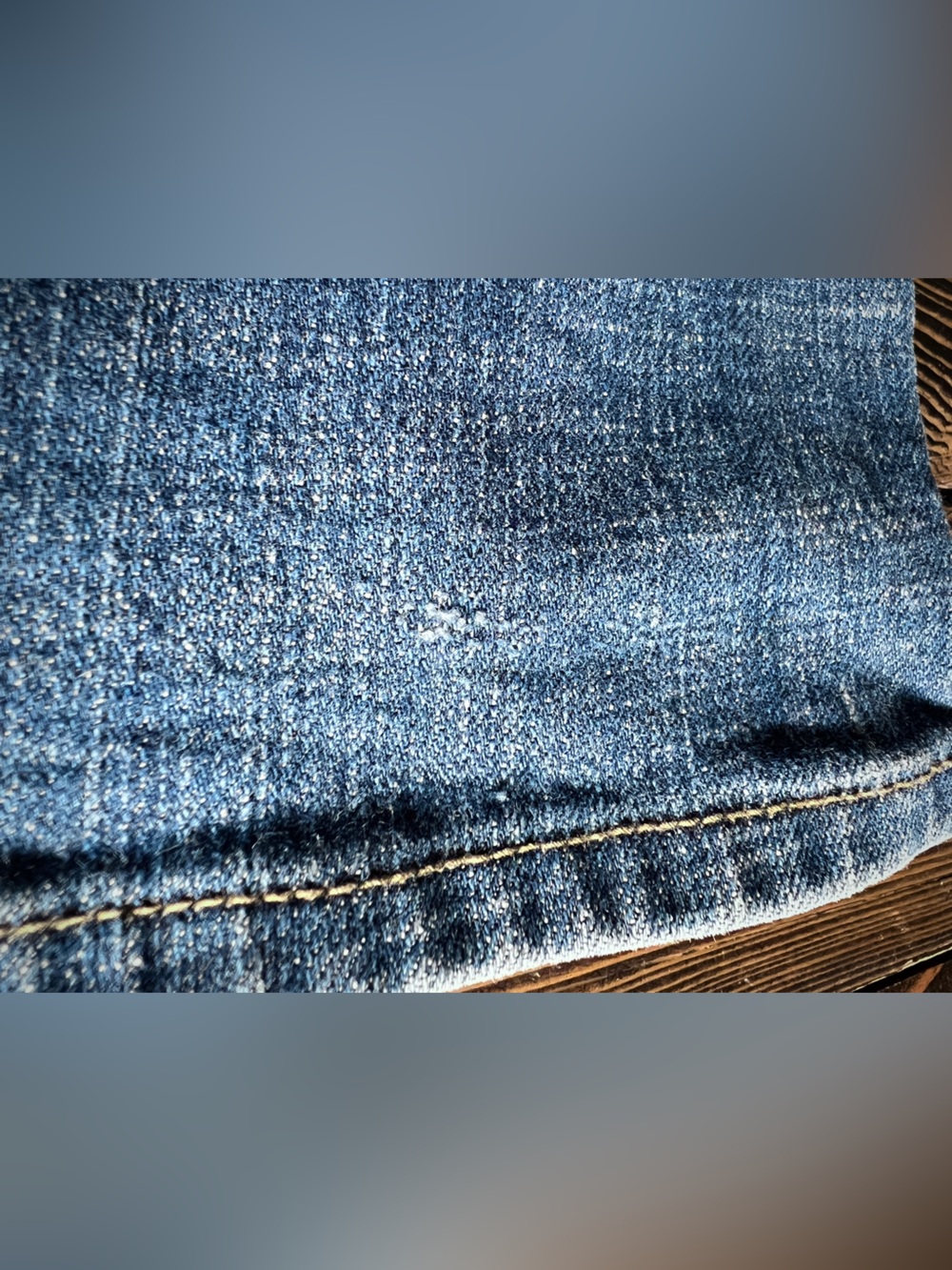 LEVI’s • 547 Platinum Flare Jeans 30” Waist Low Rise Y2K Medium Wash pocket flap - Picture 12 of 16